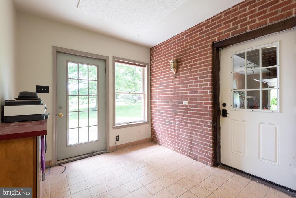 16120 Barnesville Rd