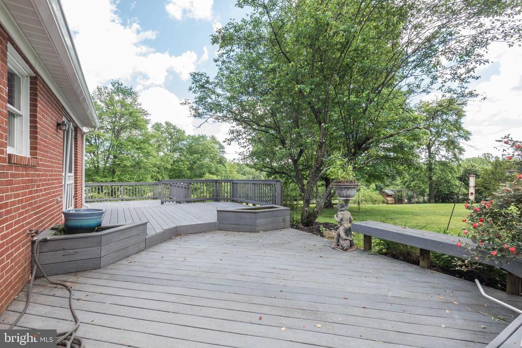 16120 Barnesville Rd