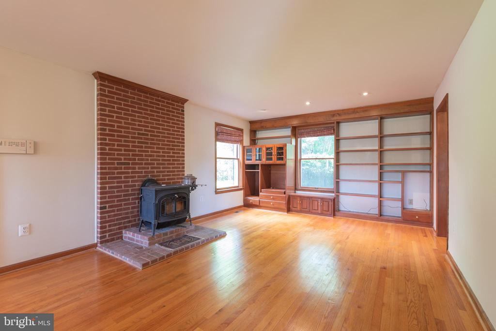 16120 Barnesville Rd