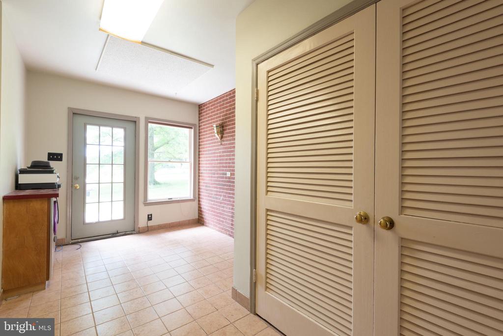 16120 Barnesville Rd