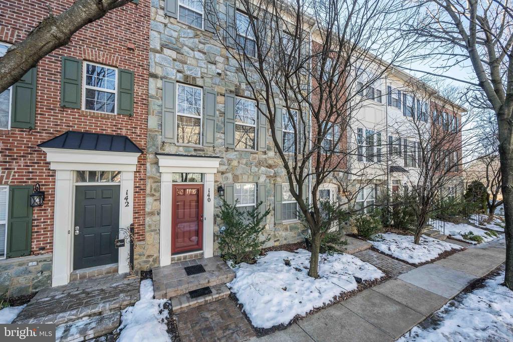 140 Pasture Side Way
