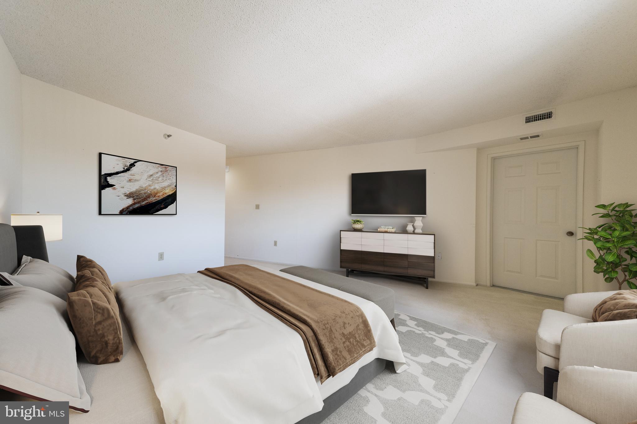 15101 Interlachen Dr #1-918