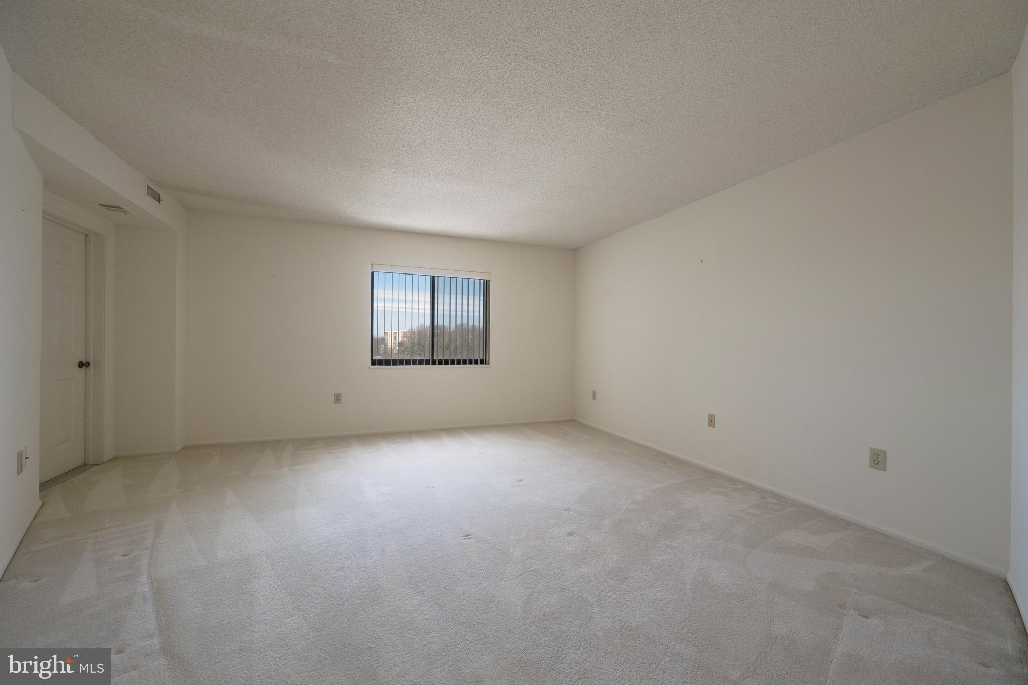 15101 Interlachen Dr #1-918