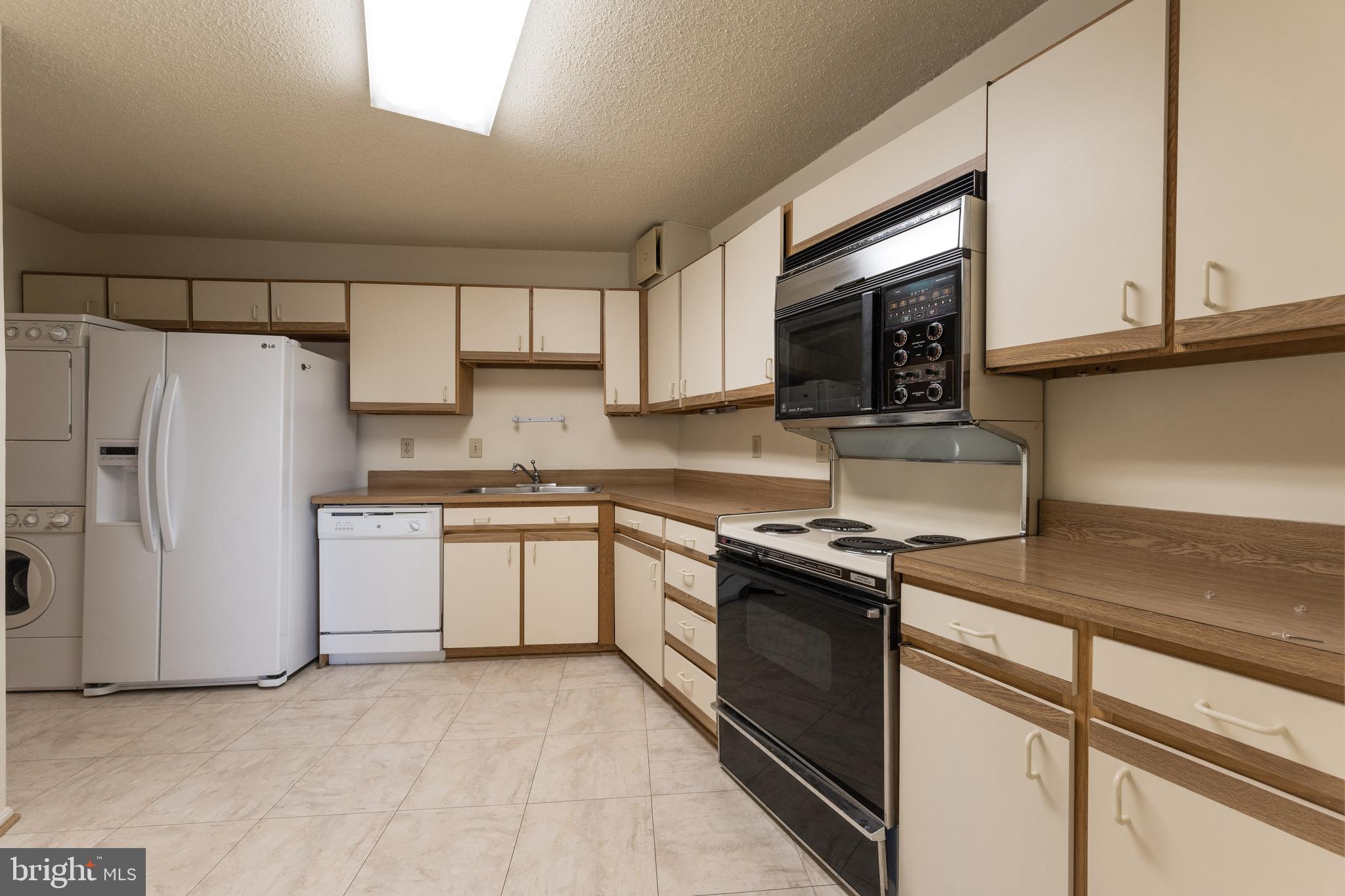 15101 Interlachen Dr #1-918