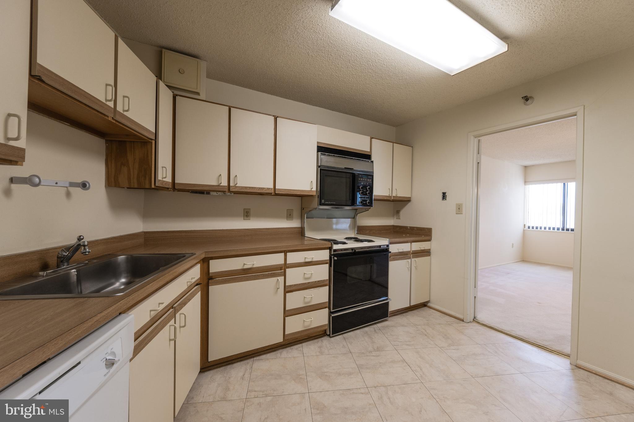 15101 Interlachen Dr #1-918