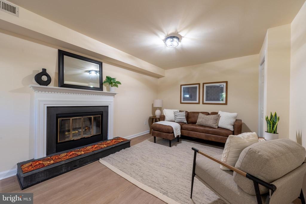 12 SOLITAIRE CT.