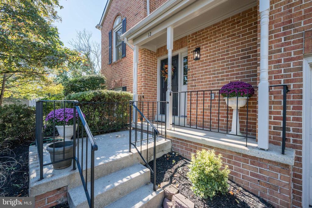 12 SOLITAIRE CT.