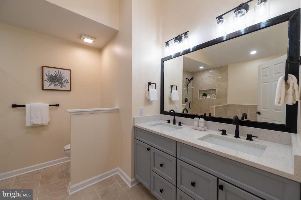 12 SOLITAIRE CT.