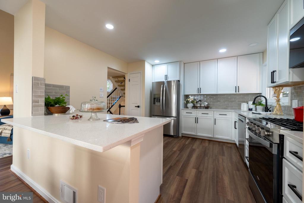 12 SOLITAIRE CT.