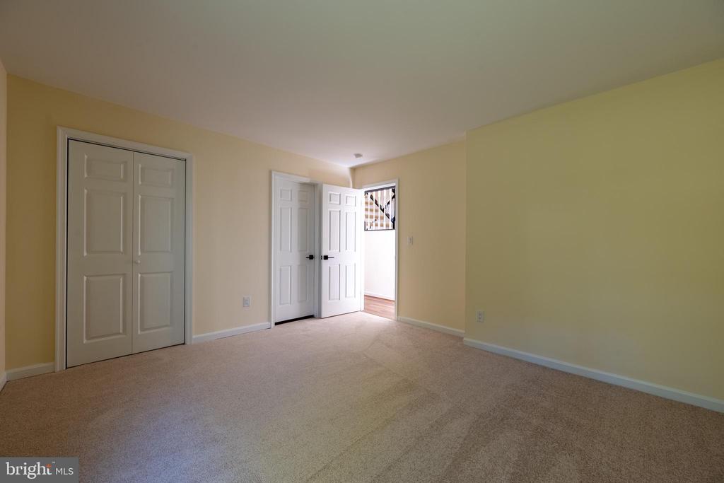 12 SOLITAIRE CT.
