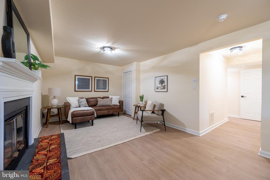 12 SOLITAIRE CT.