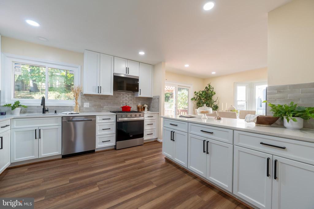 12 SOLITAIRE CT.