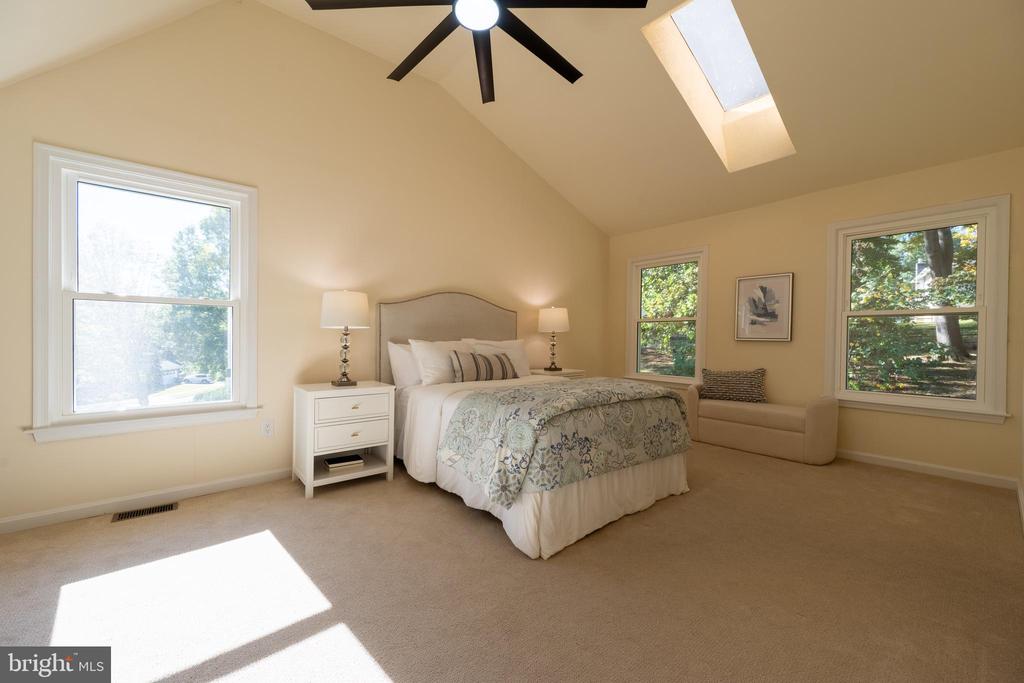 12 SOLITAIRE CT.
