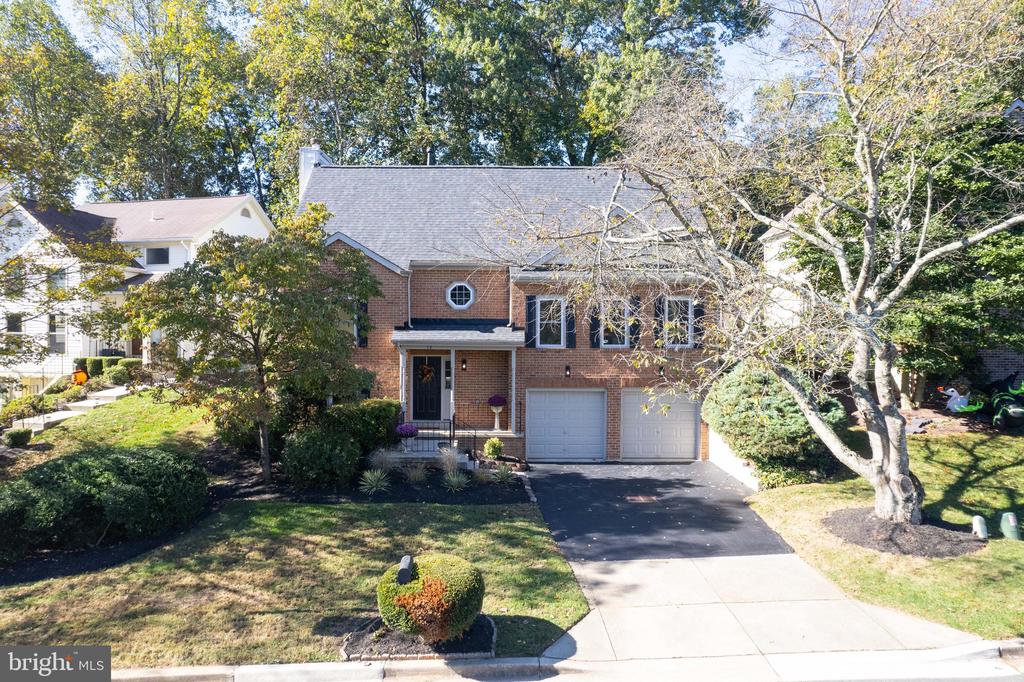 12 SOLITAIRE CT.