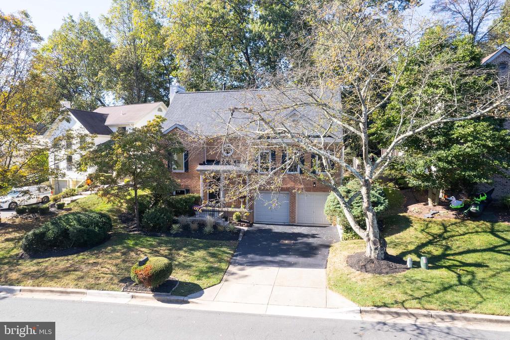 12 SOLITAIRE CT.