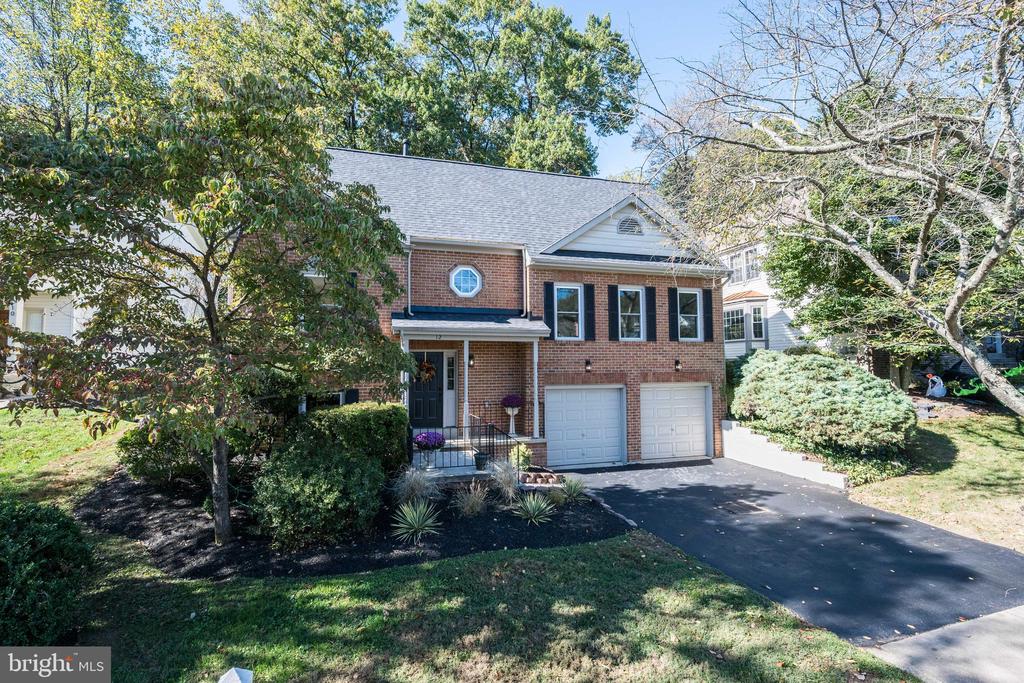 12 SOLITAIRE CT.