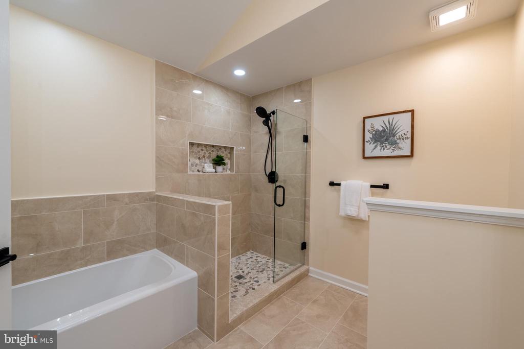 12 SOLITAIRE CT.