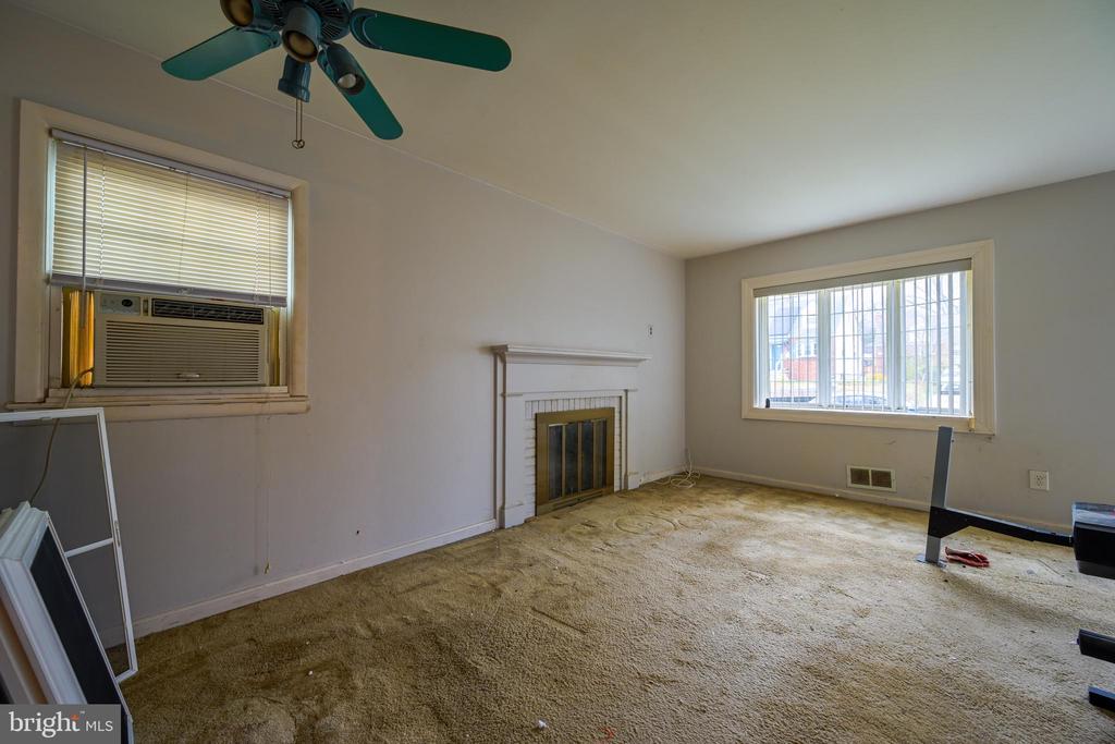 1518 GRIDLEY LANE