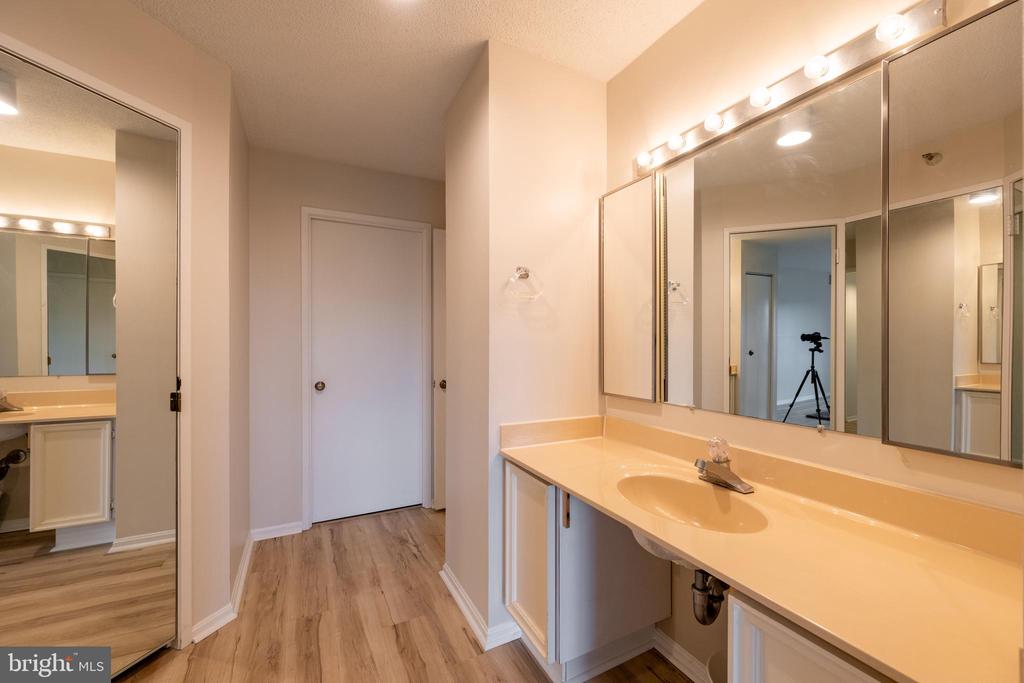 15101 INTERLACHEN DRIVE 1-924
