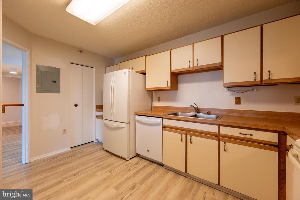 15101 INTERLACHEN DRIVE 1-924