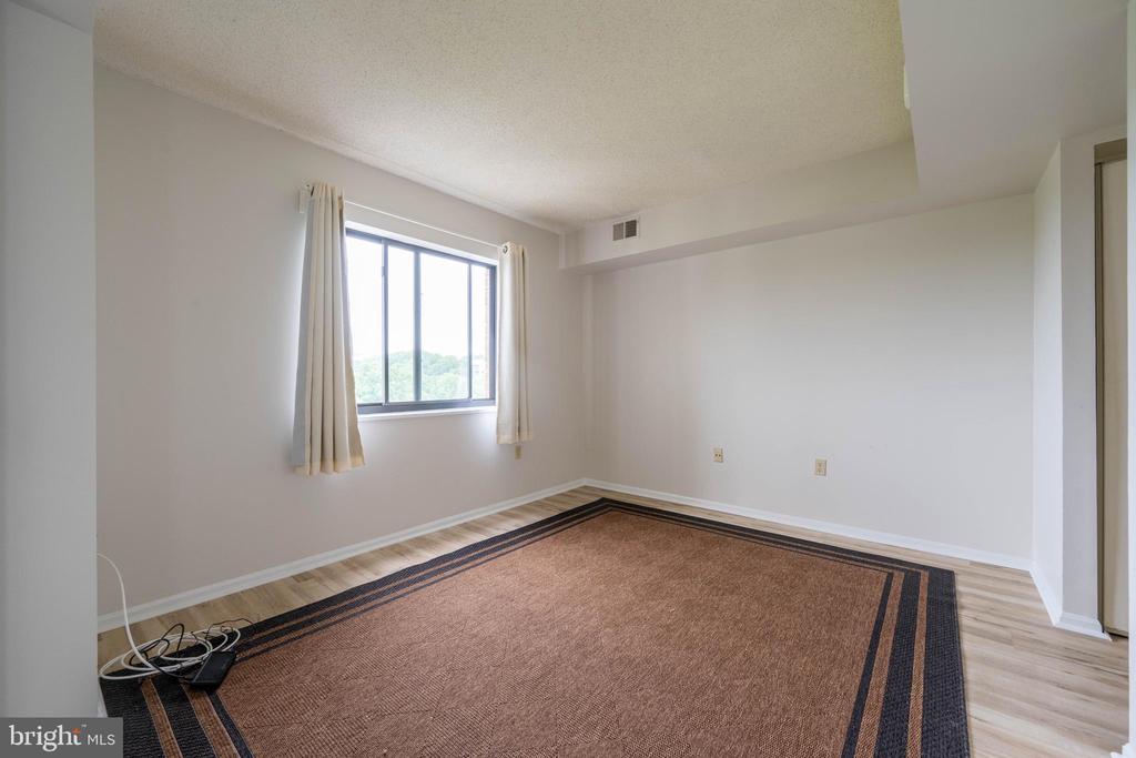 15101 INTERLACHEN DRIVE 1-924