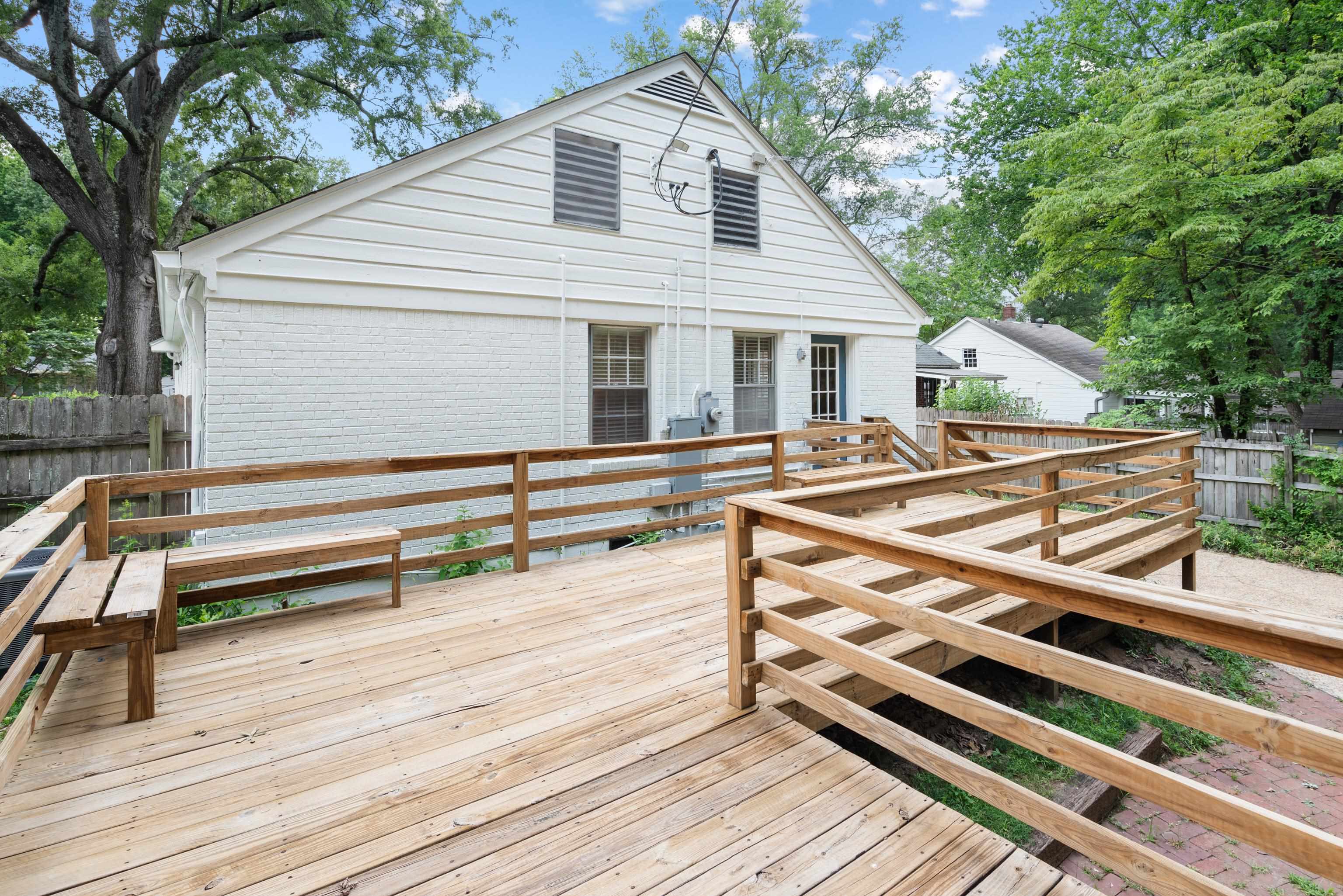 404 S REESE ST