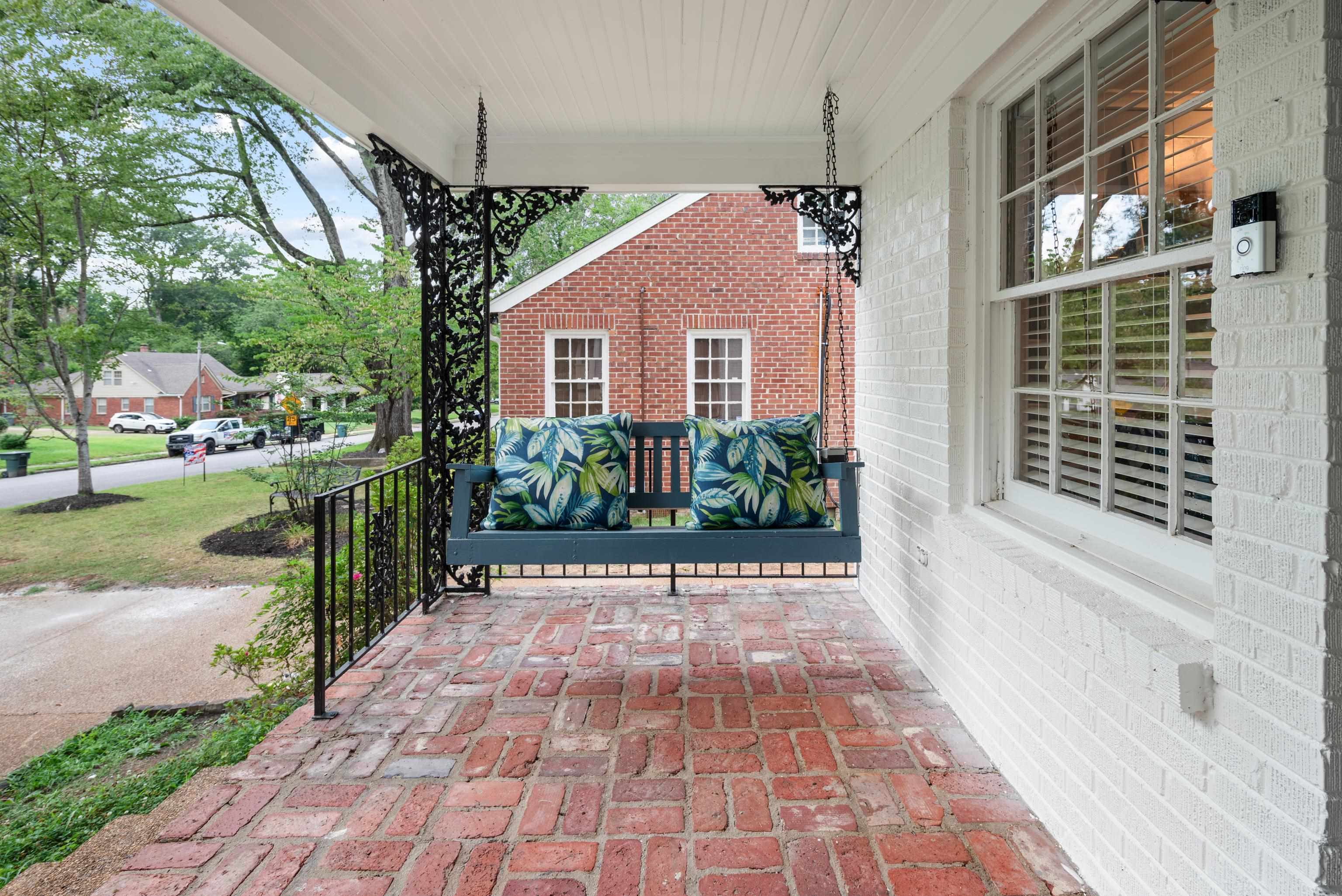 404 S REESE ST