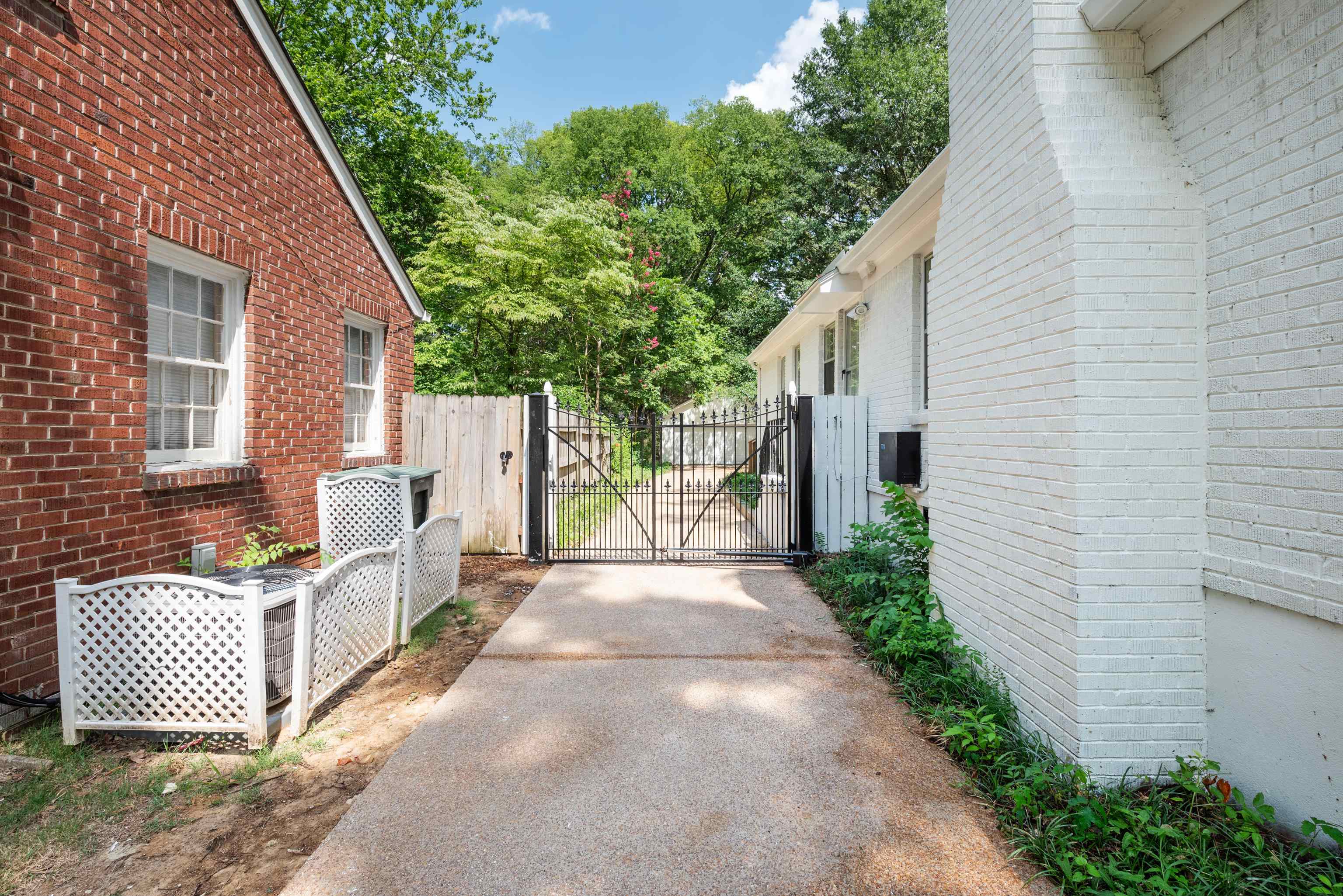 404 S REESE ST