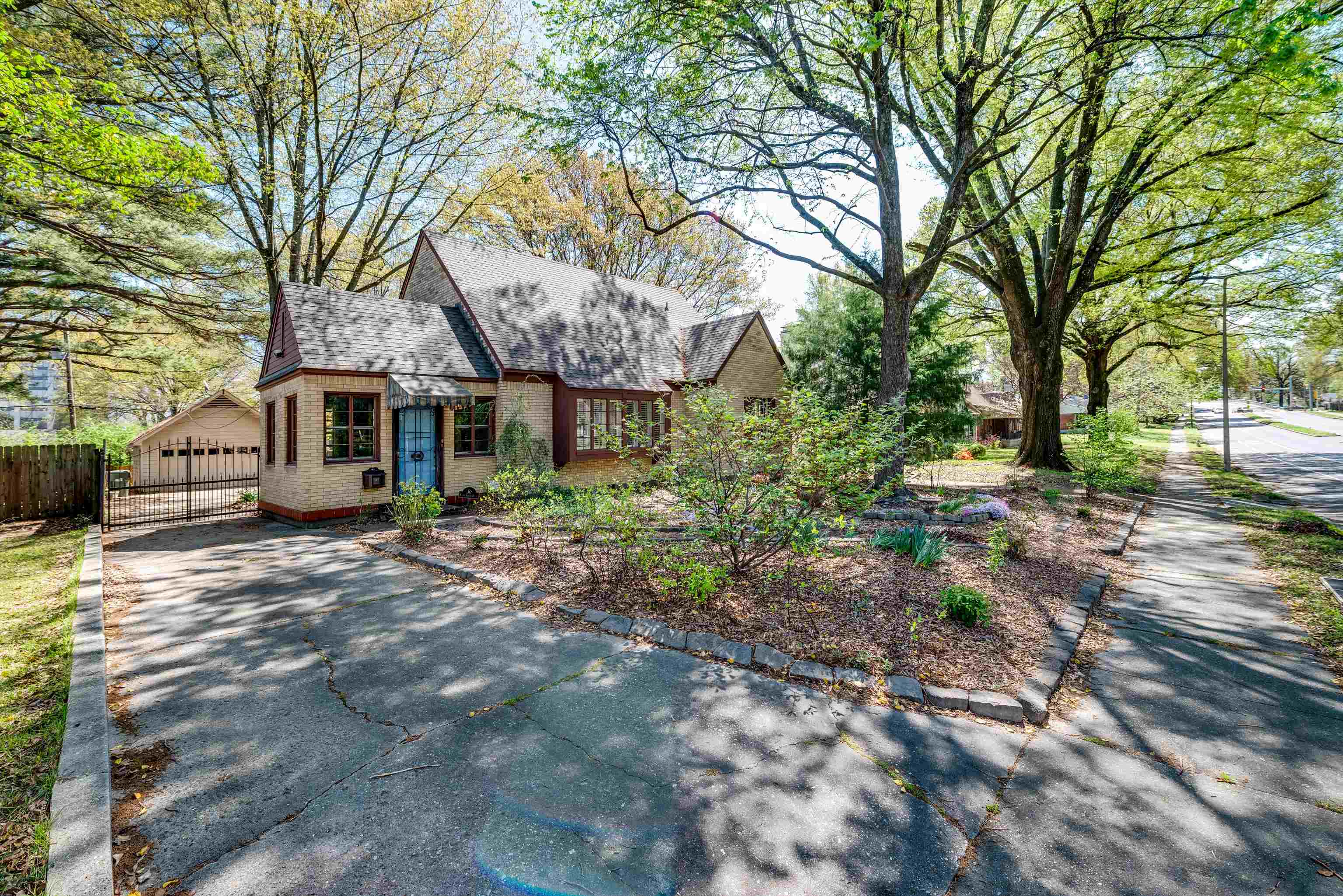 30 S ALICIA DR