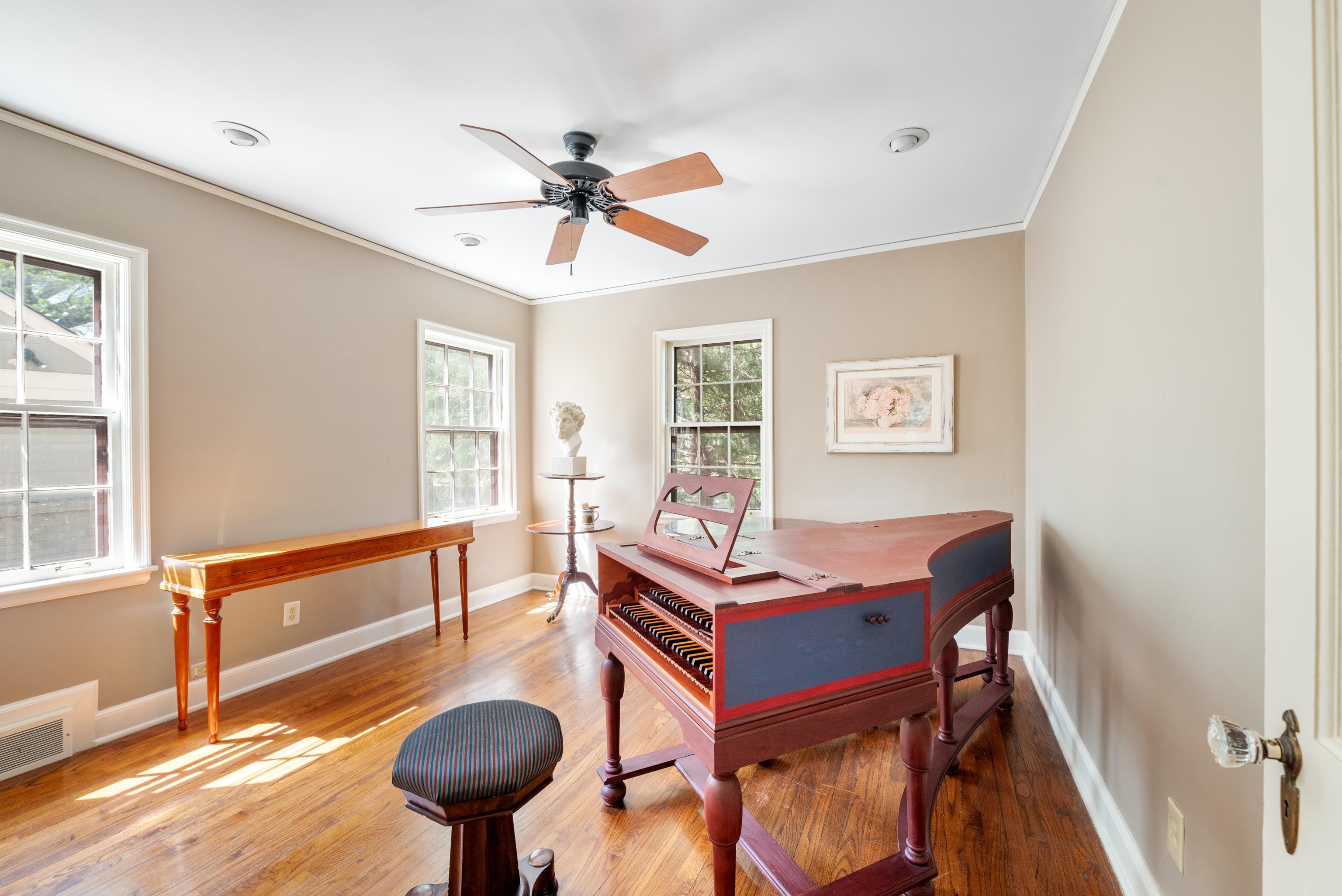30 S ALICIA DR