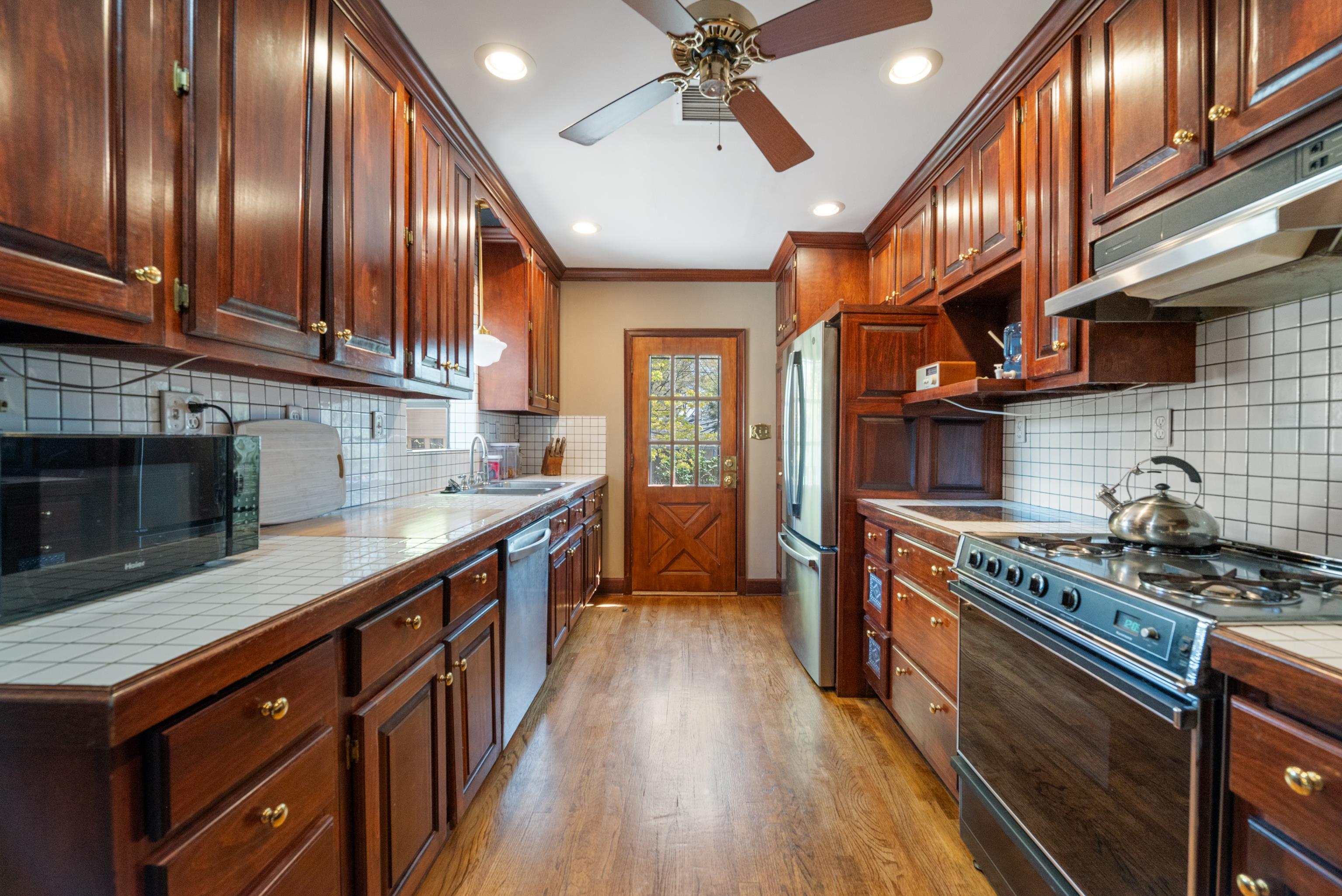 30 S ALICIA DR