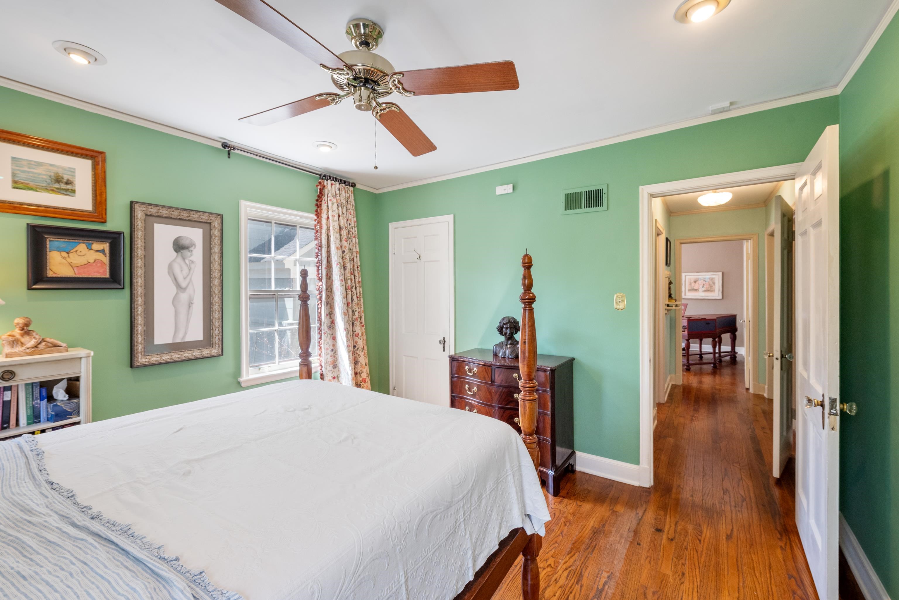 30 S ALICIA DR