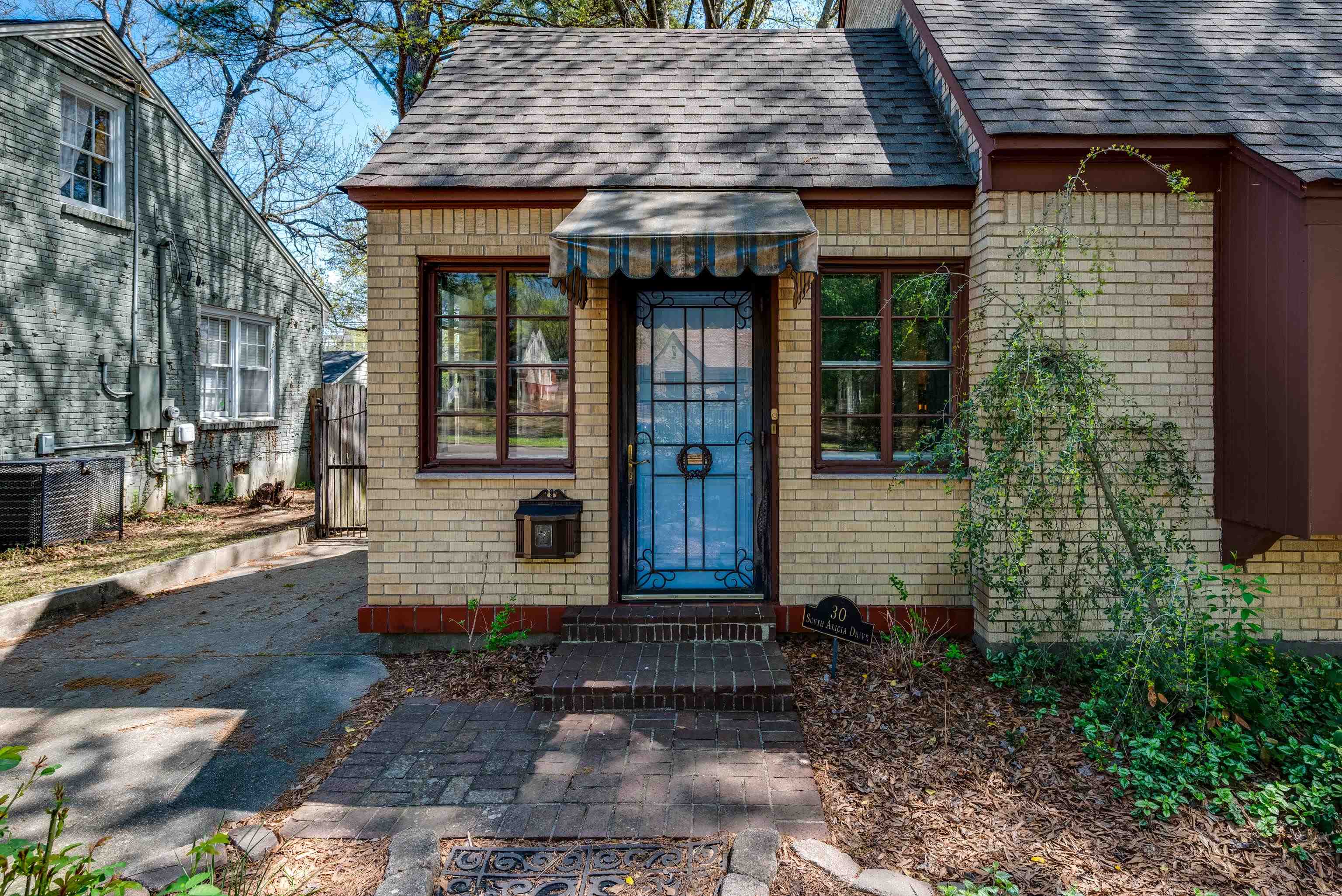 30 S ALICIA DR