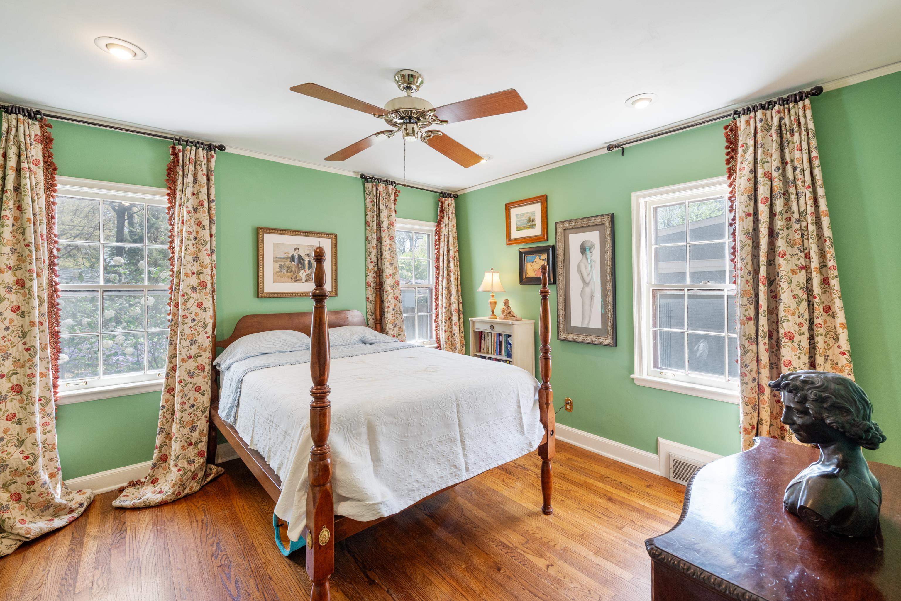30 S ALICIA DR