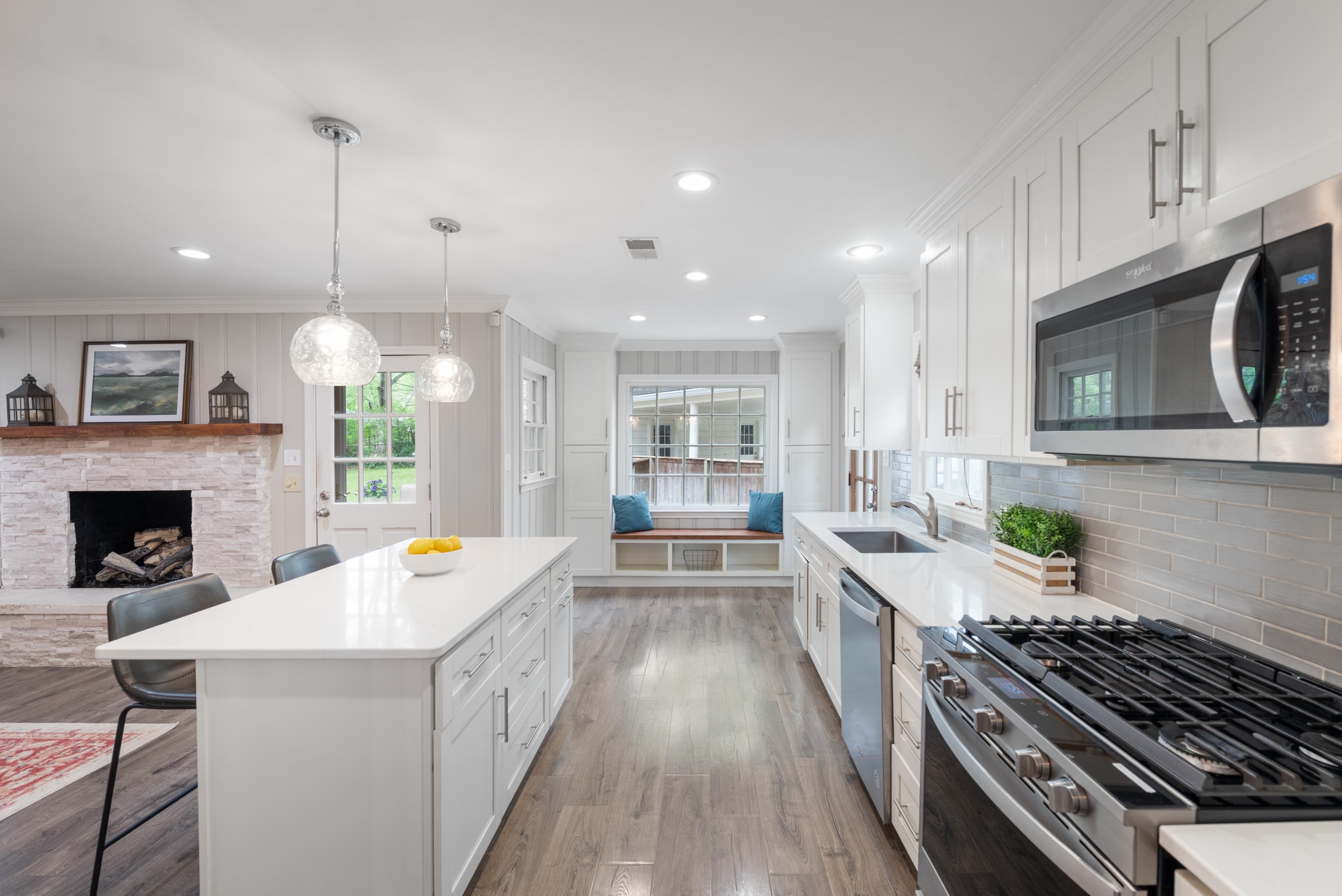 1159 ESTATE DR