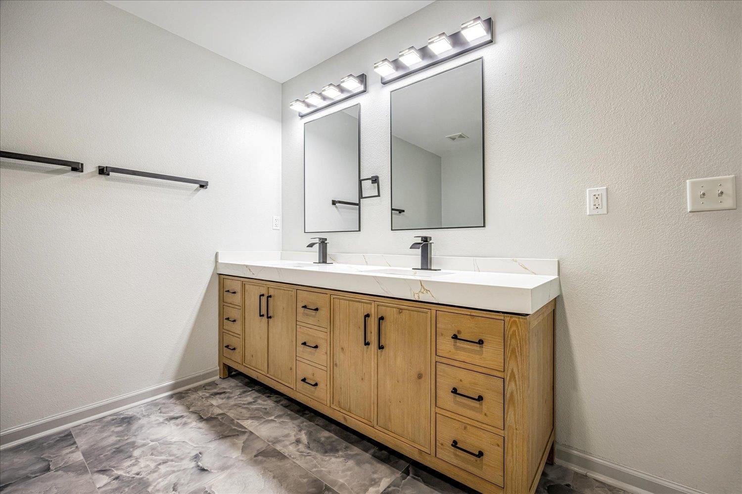 10021 BRANLEY OAK DR