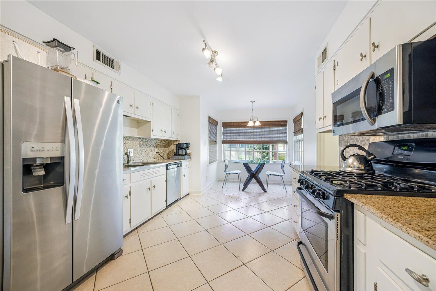 5323 DEE RD
