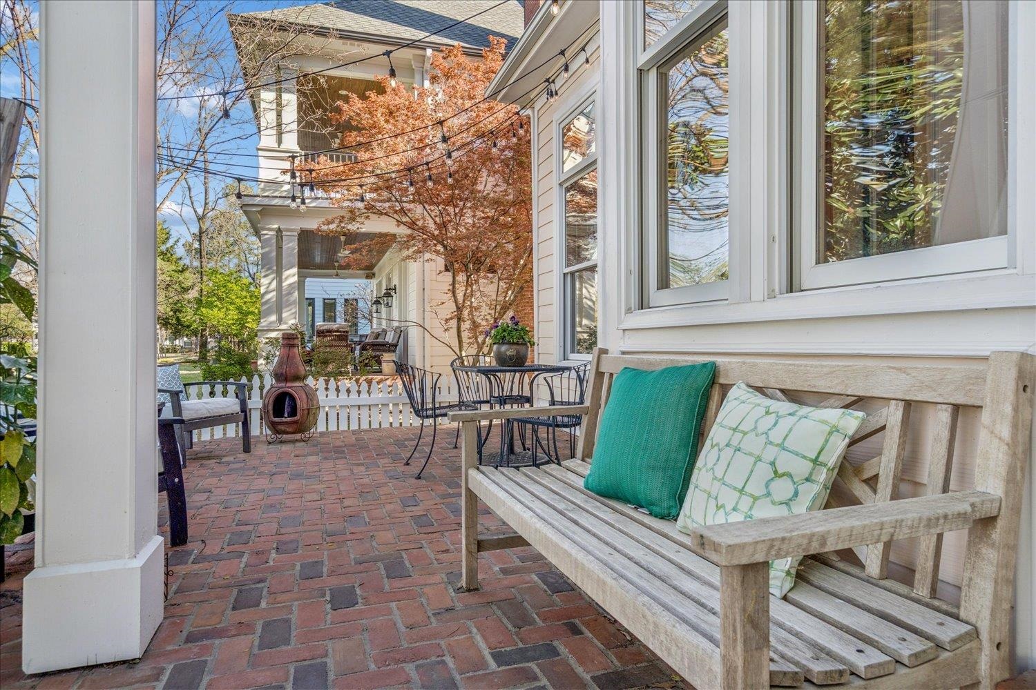 855 HARBOR ISLE CIR W