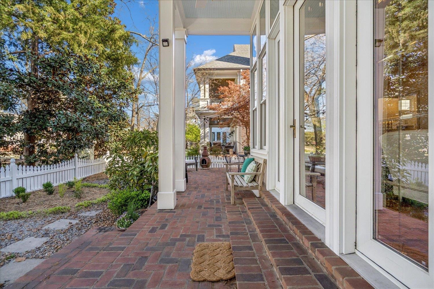 855 HARBOR ISLE CIR W