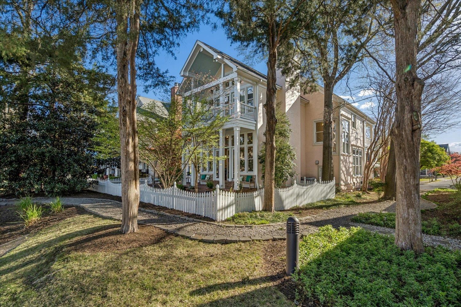 855 HARBOR ISLE CIR W