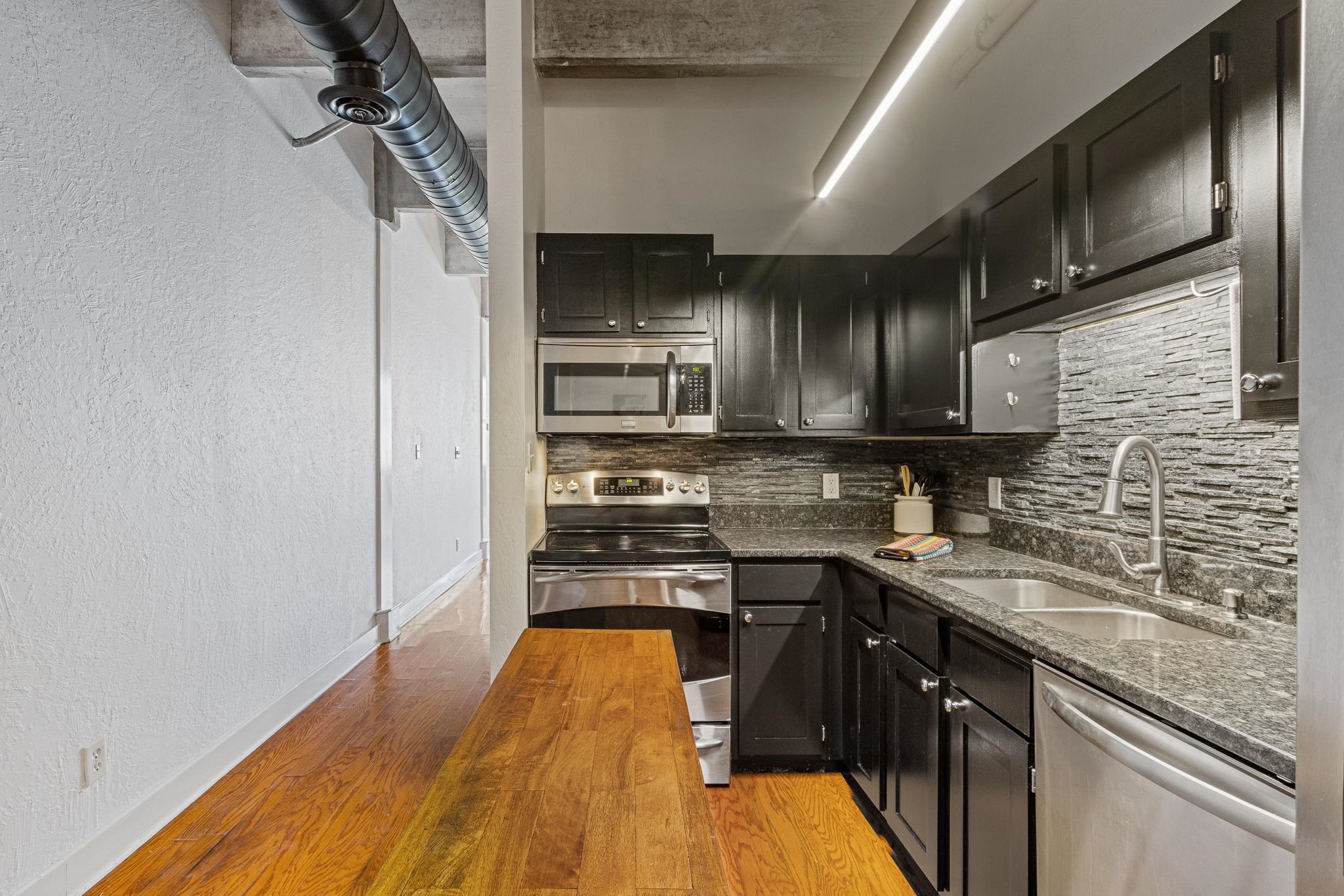 408 S FRONT ST Unit: 301
