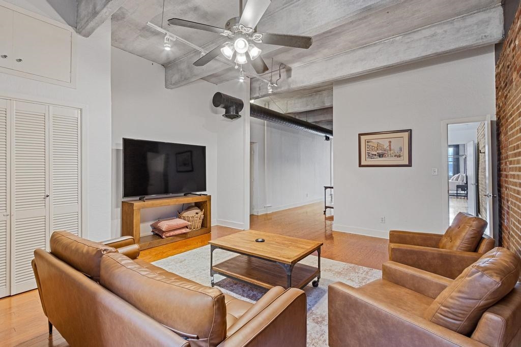 408 S FRONT ST Unit: 301