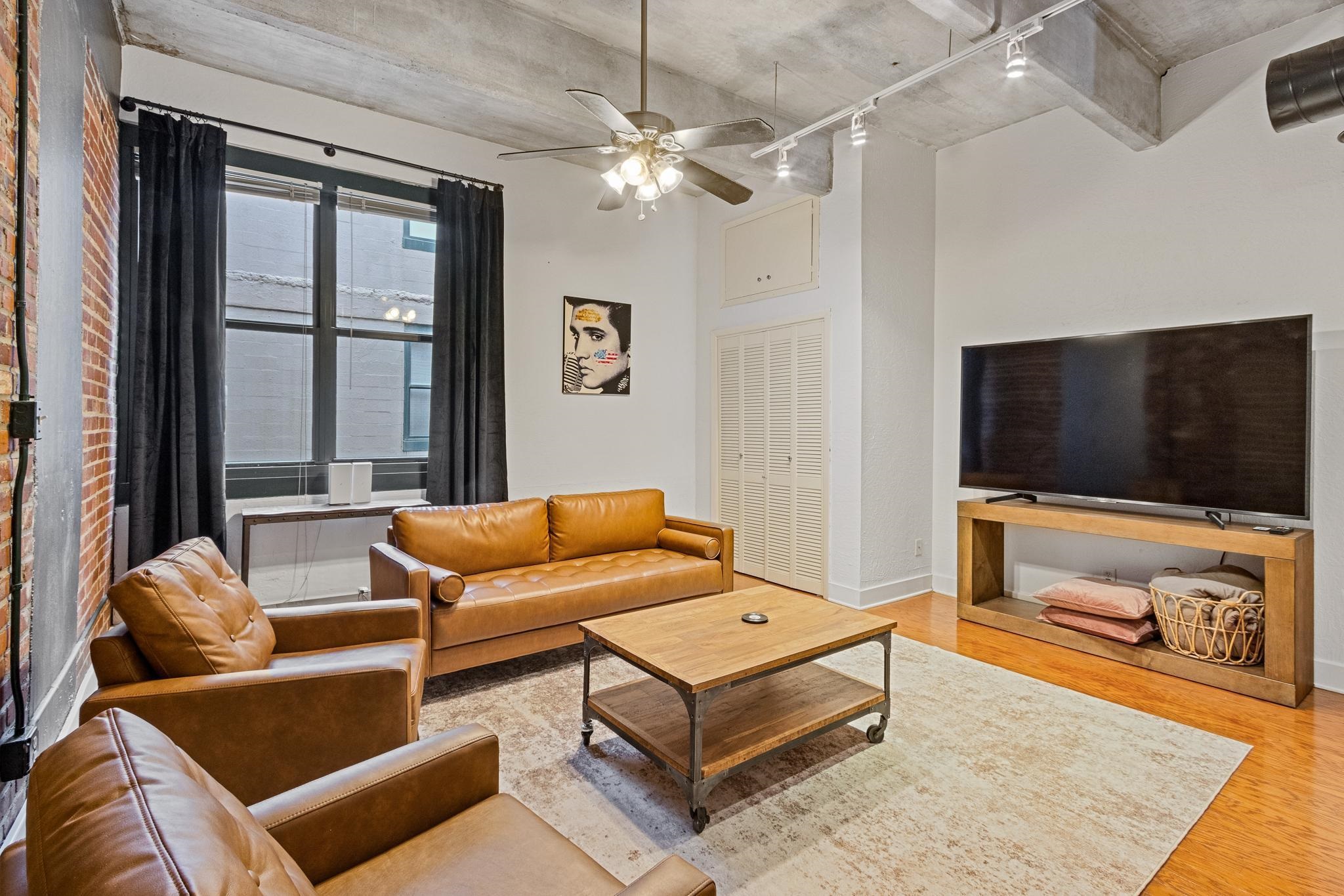 408 S FRONT ST Unit: 301