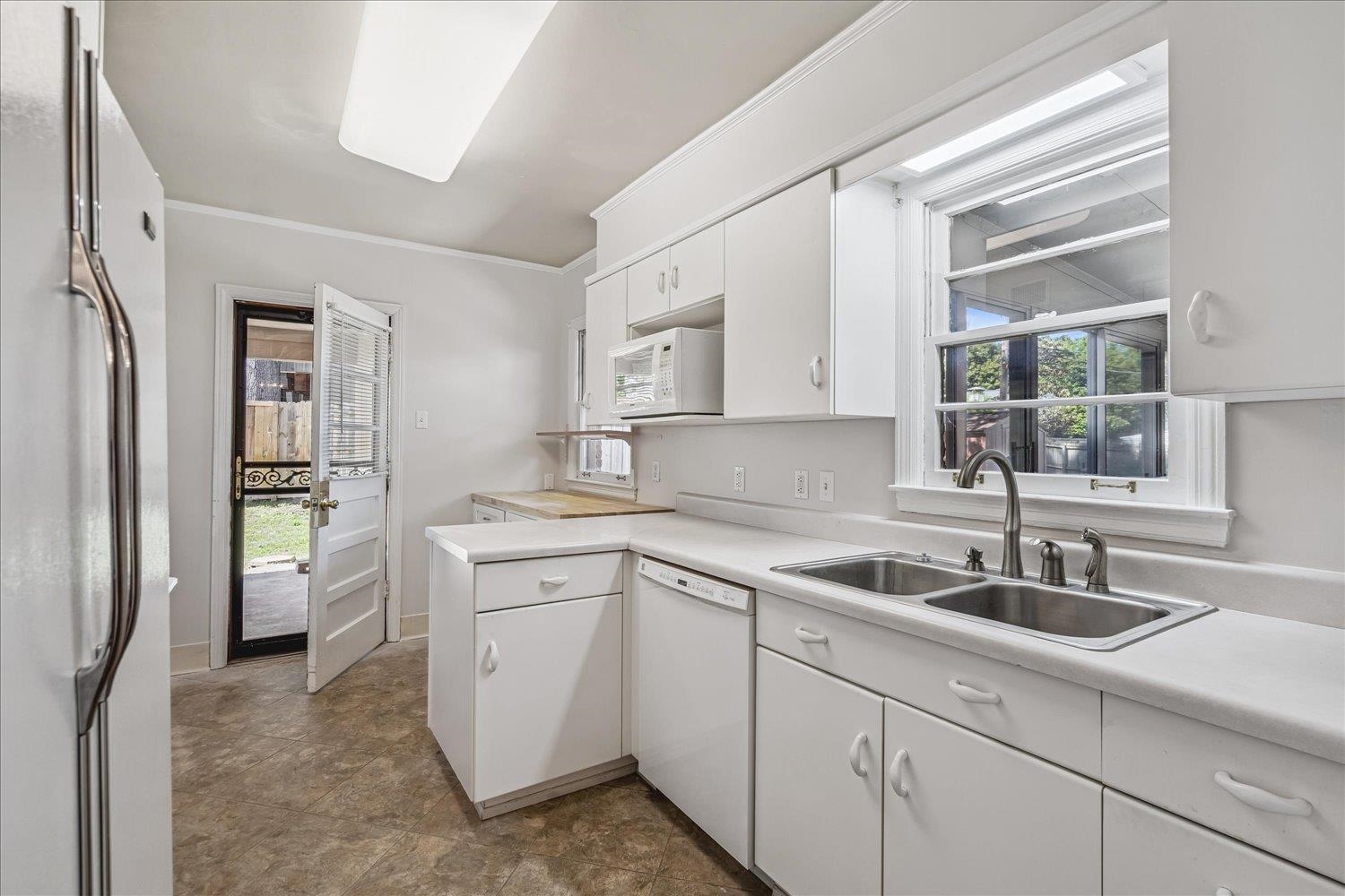 293 CECILIA DR