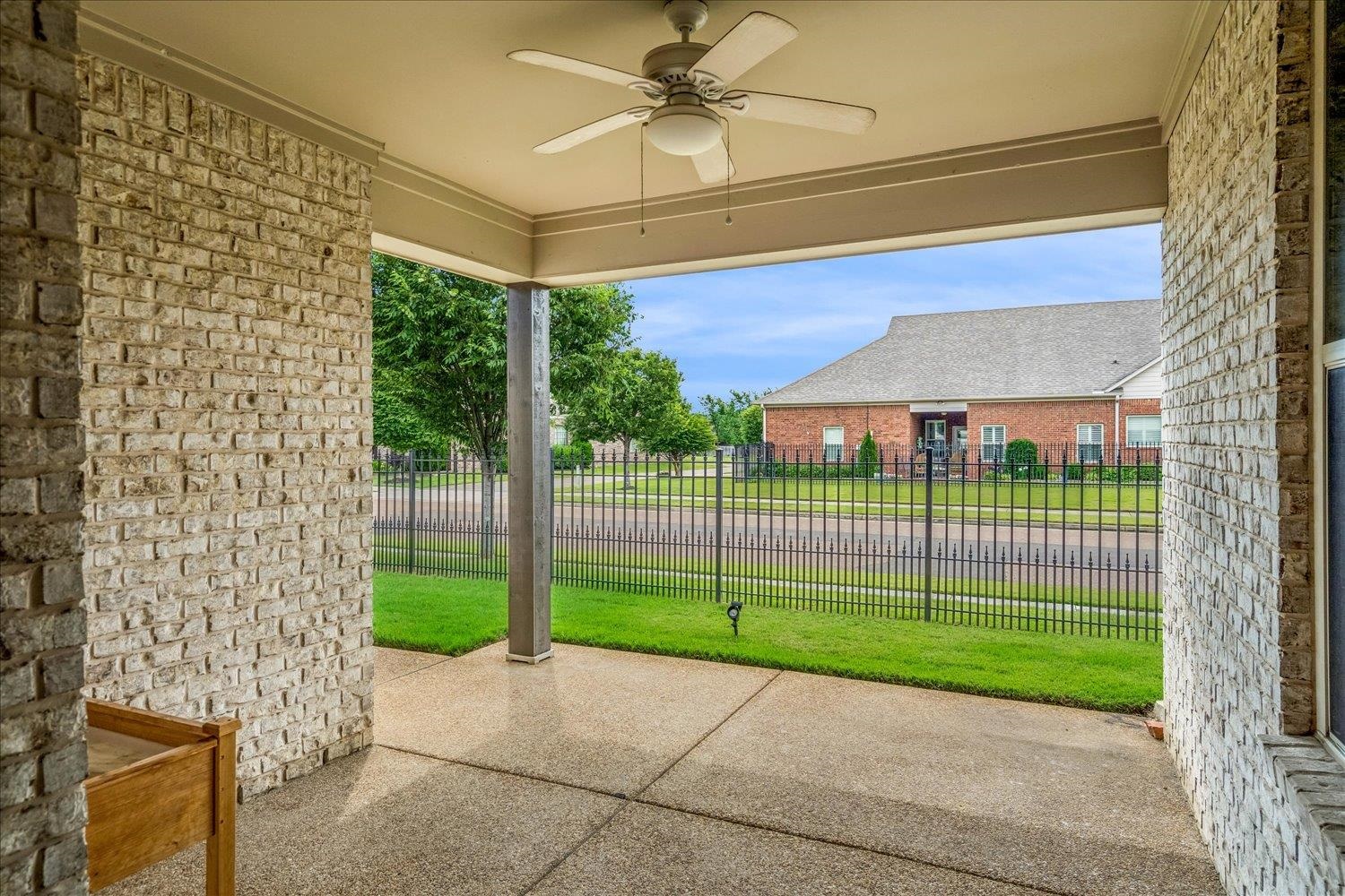 356 DOGWOOD VALLEY DR