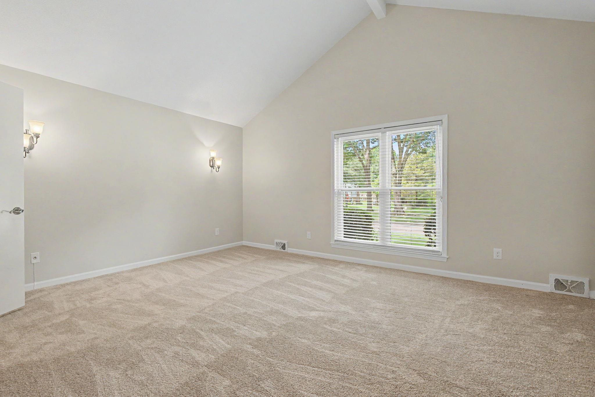 1410 RIVERWOOD CV