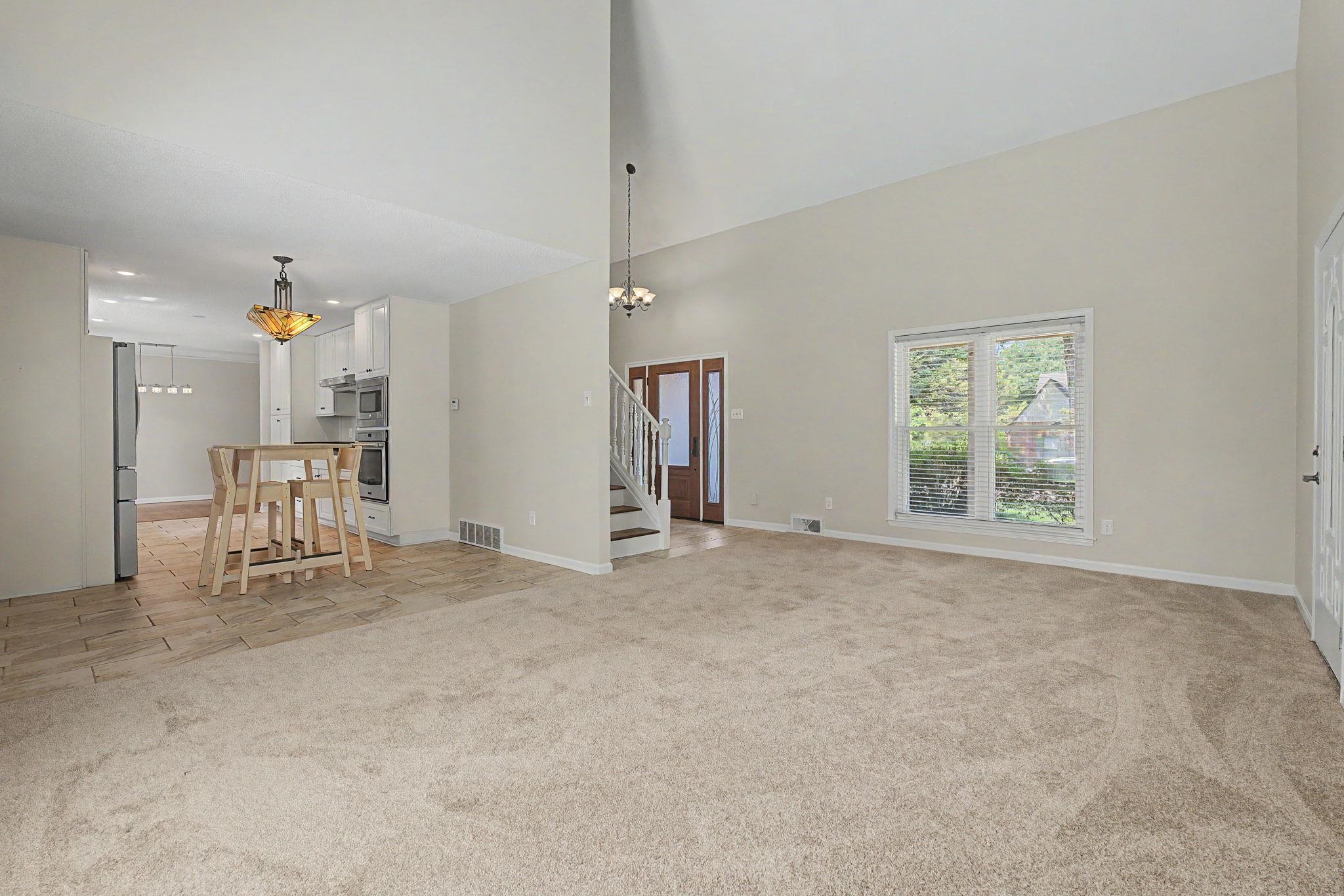 1410 RIVERWOOD CV
