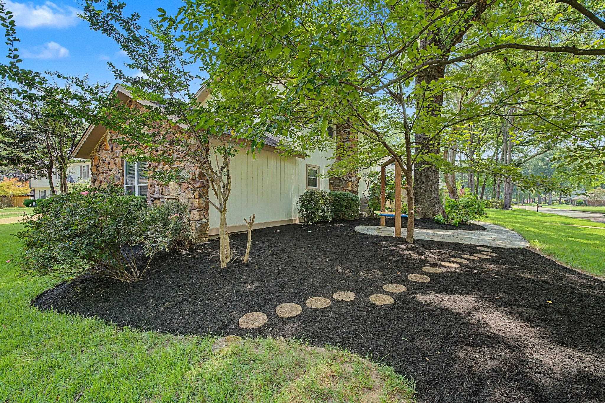 1410 RIVERWOOD CV