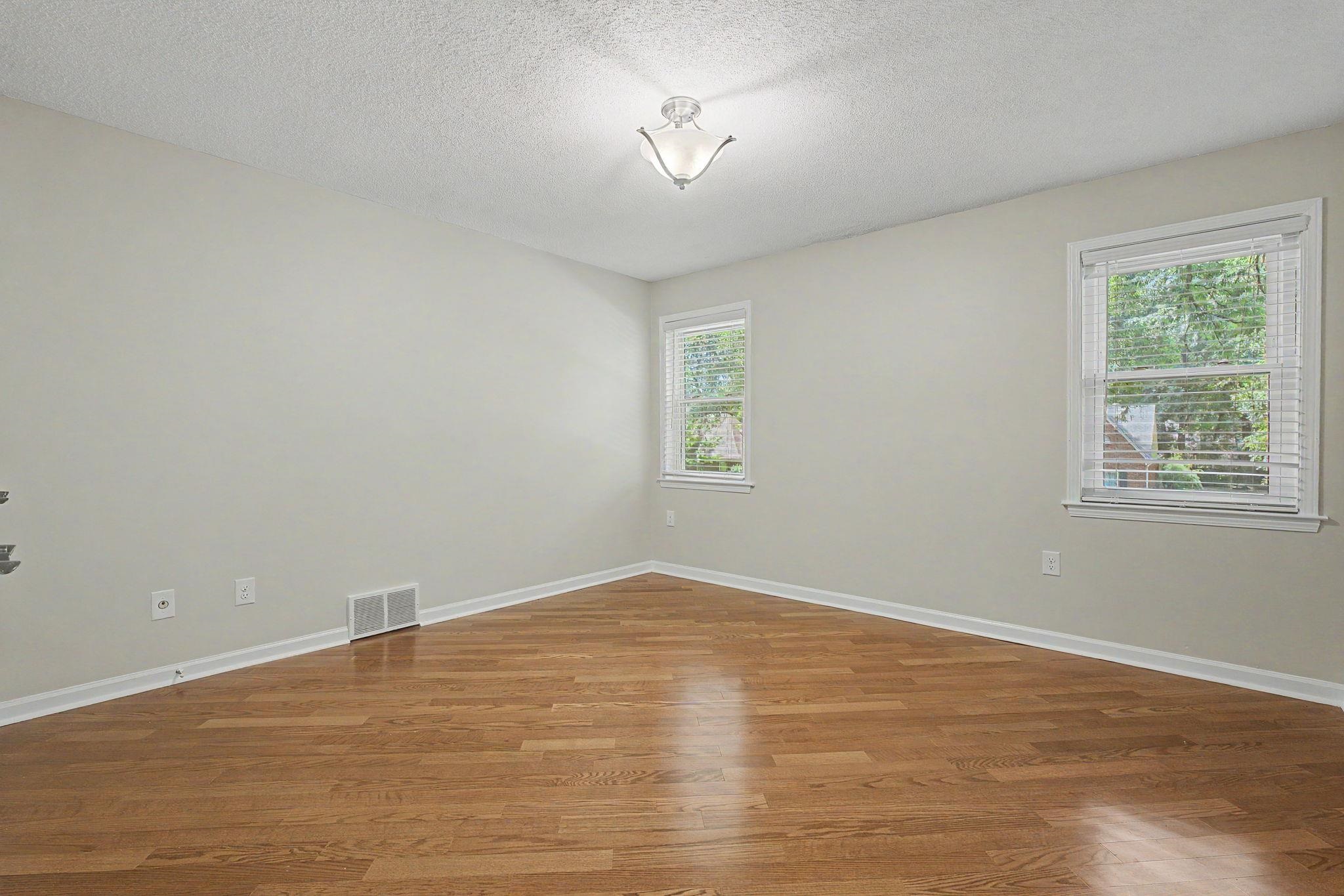 1410 RIVERWOOD CV