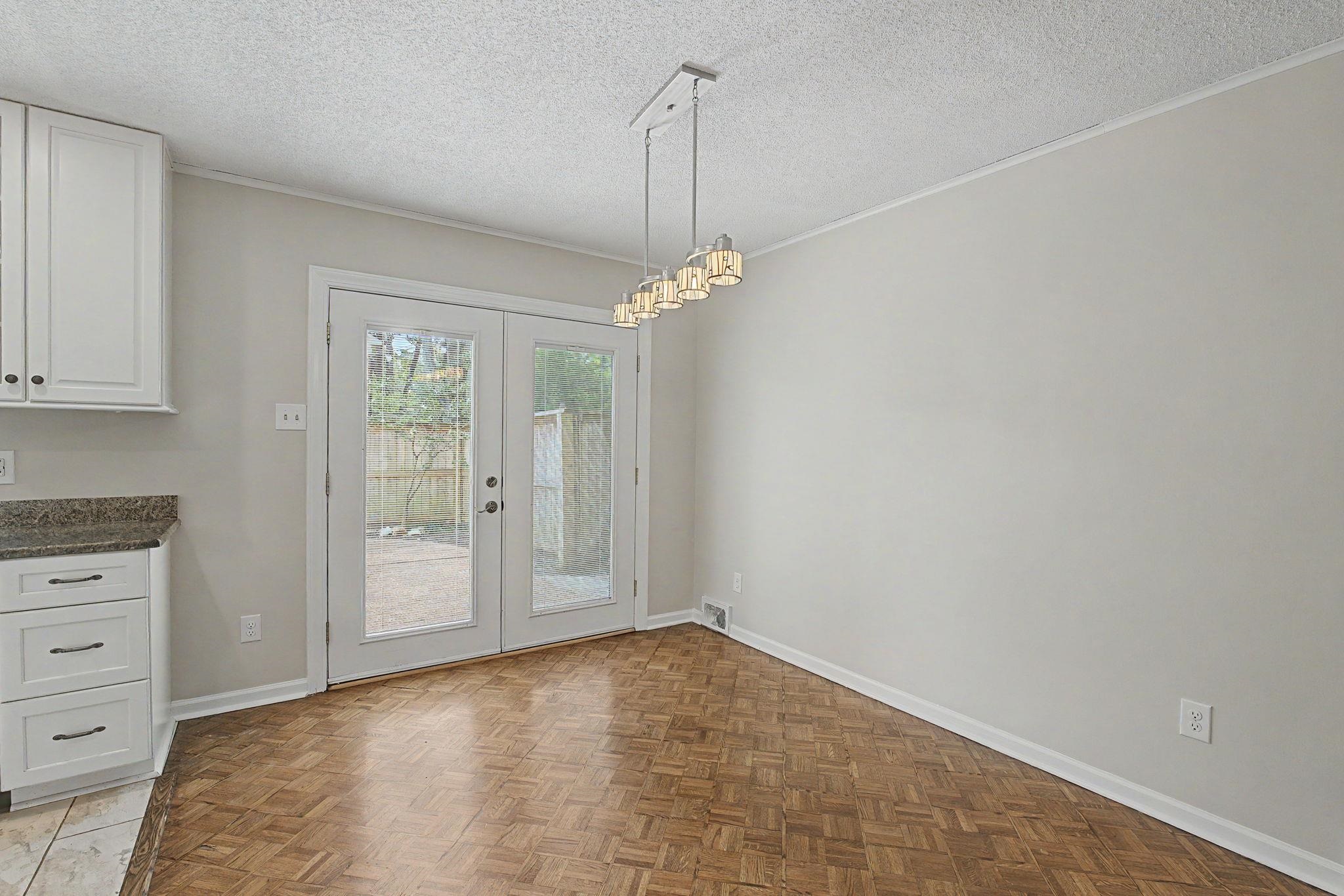 1410 RIVERWOOD CV